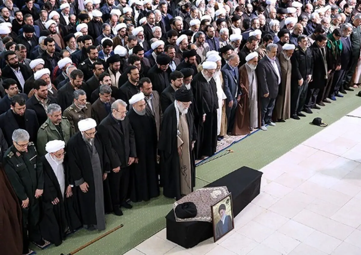 رهبر انقلاب تاکنون بر پیکر چه کسانی نماز میت خوانده‌اند؟ + عکس