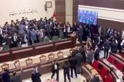 دعوا و کتک‌کاری در پارلمان کردستان عراق+ ویدئو