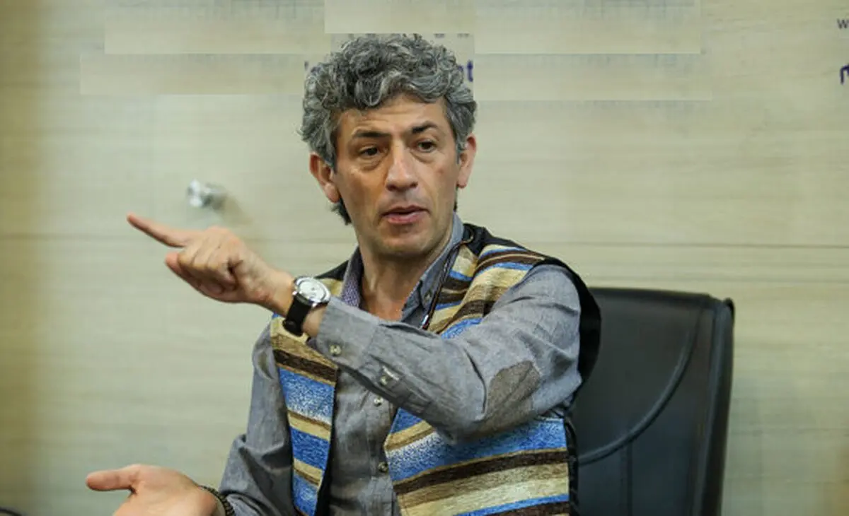 «تمساح» وارد تماشاخانه ایرانشهر می‌شود