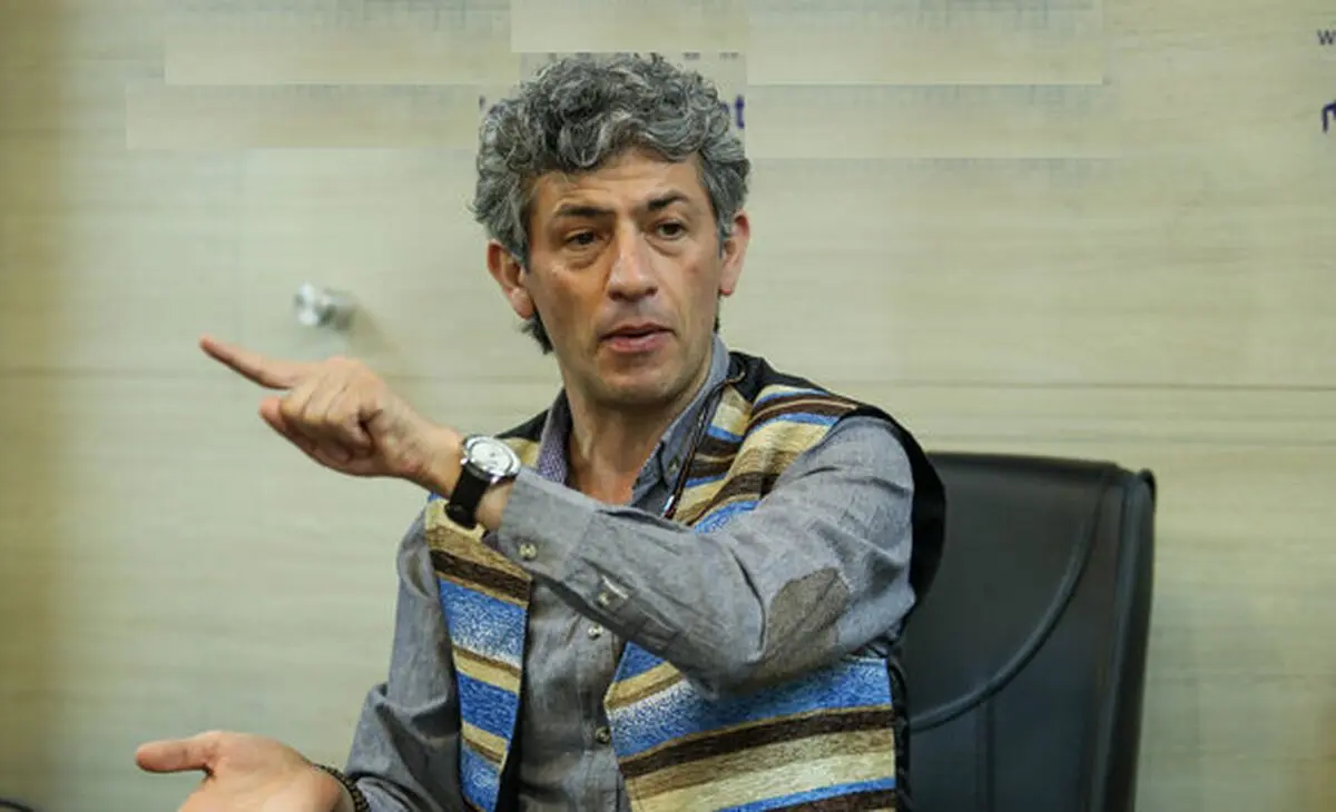 «تمساح» وارد تماشاخانه ایرانشهر می‌شود
