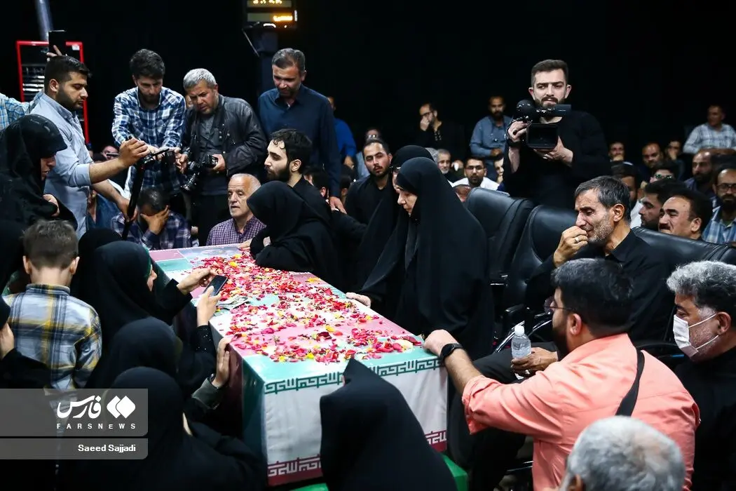 وداع با پیکر شهید مهدی اکبرپور روشن/گزارش تصویی