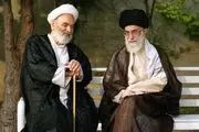 وقتی رهبر انقلاب کفش‌هایشان را برای این عالم بزرگوار جفت کردند