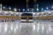  جنجال حضور دو زن با لباس نامناسب در مسجد النبی
