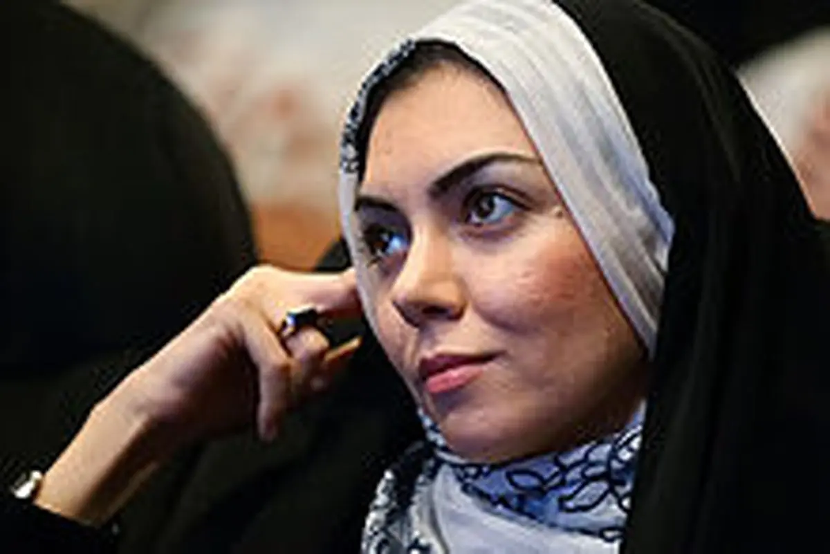 «آزاده نامداری» به مرحله تشکر از گلها رسید!/عکس