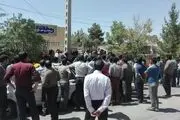 اجتماع کارگران معدن هشونی مقابل فرمانداری کوهبنان + تصاویر