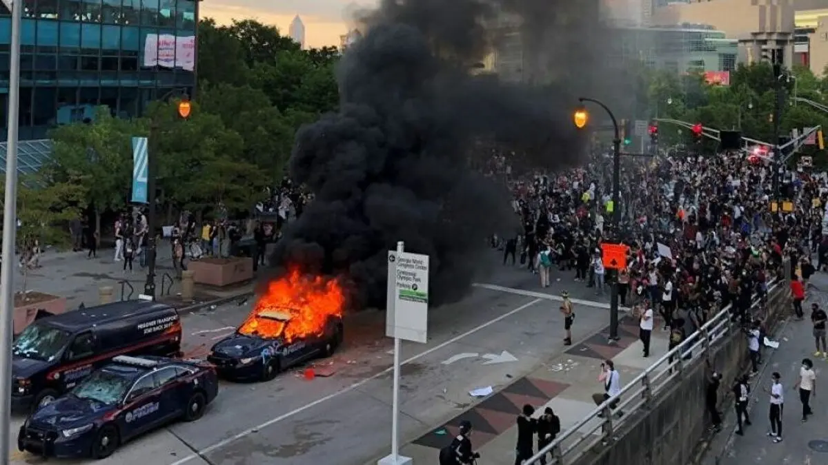 آمریکا در آتش و دود/ ماجرای قتل جورج فلوید سیاه پوست آمریکایی

