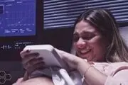 مادر نابینا جنین خود را لمس کرد/تصاویر