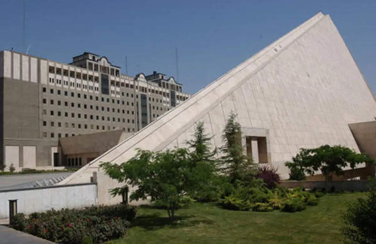 مجلس یک هفته تعطیل شد