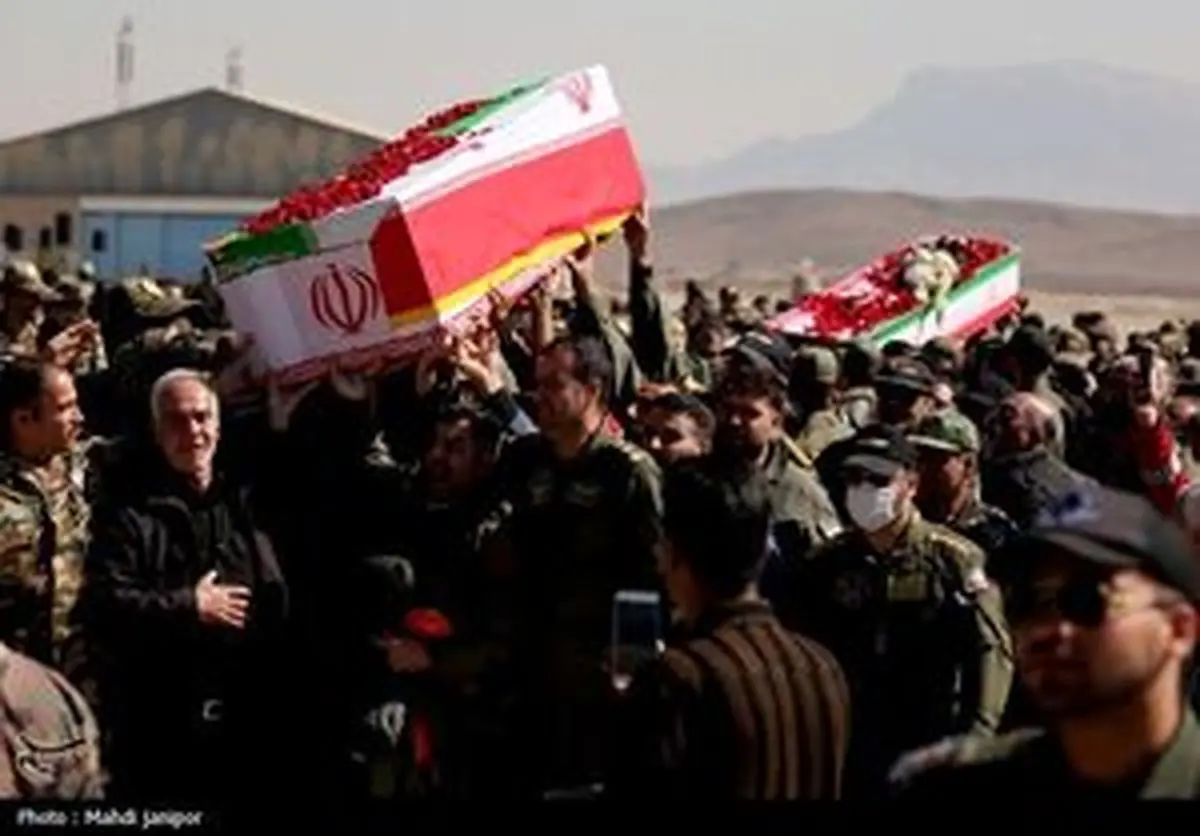 
بدرقه پیکر دو خلبان شهید در مرکز آموزش هوانیروز ارتش اصفهان
