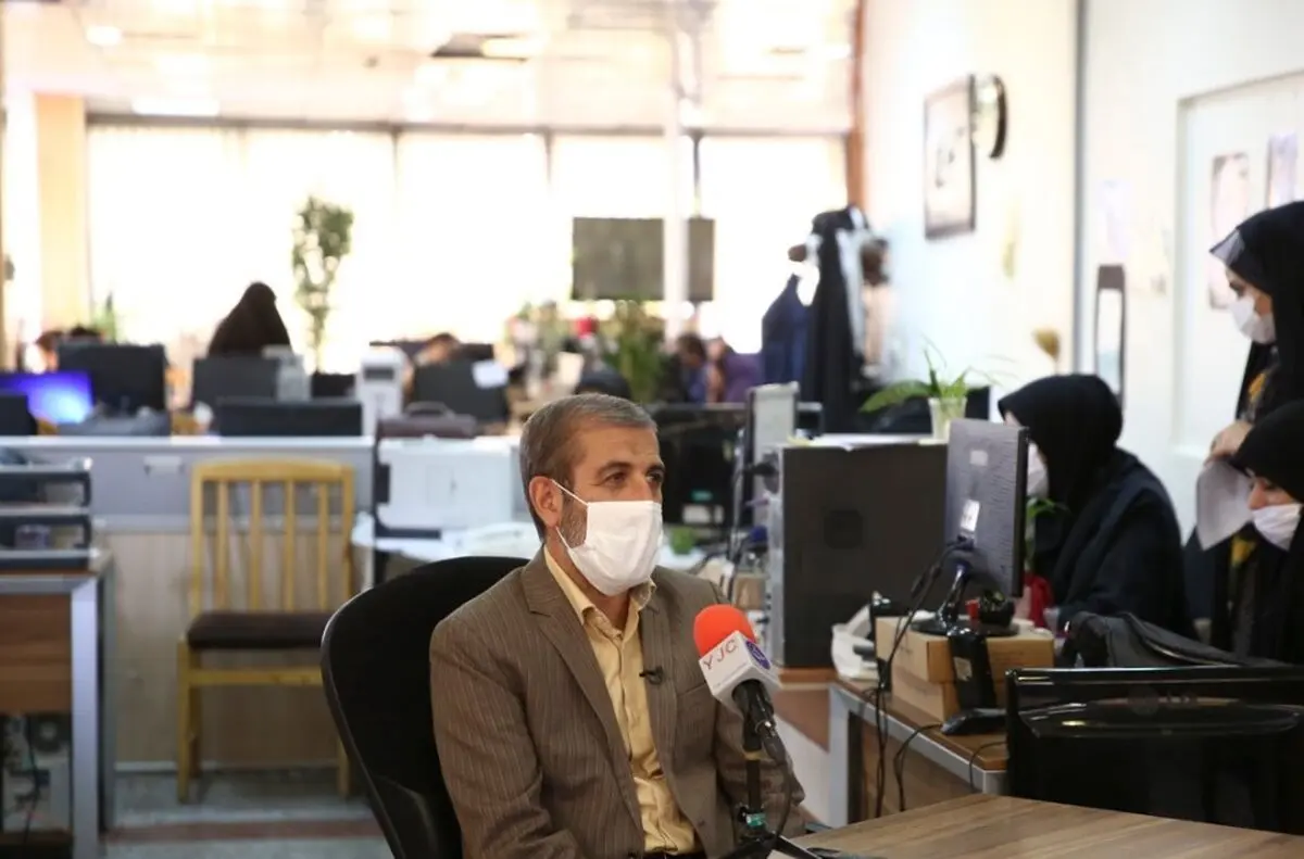وزیر آموزش‌وپرورش درباره تصویر جلد کتاب درسی در صحن توضیح می‌دهد