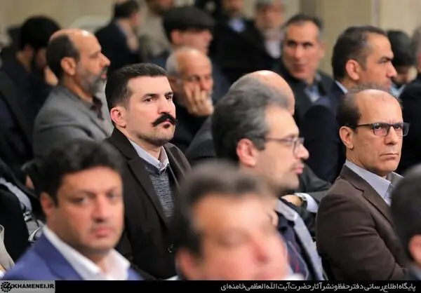 دیدار جمعی از تولیدکنندگان و فعالان اقتصادی با رهبر انقلاب/گزارش تصویری