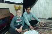 معلم فداکارآموزش دانش آموزبیماررابرعهده گرفت