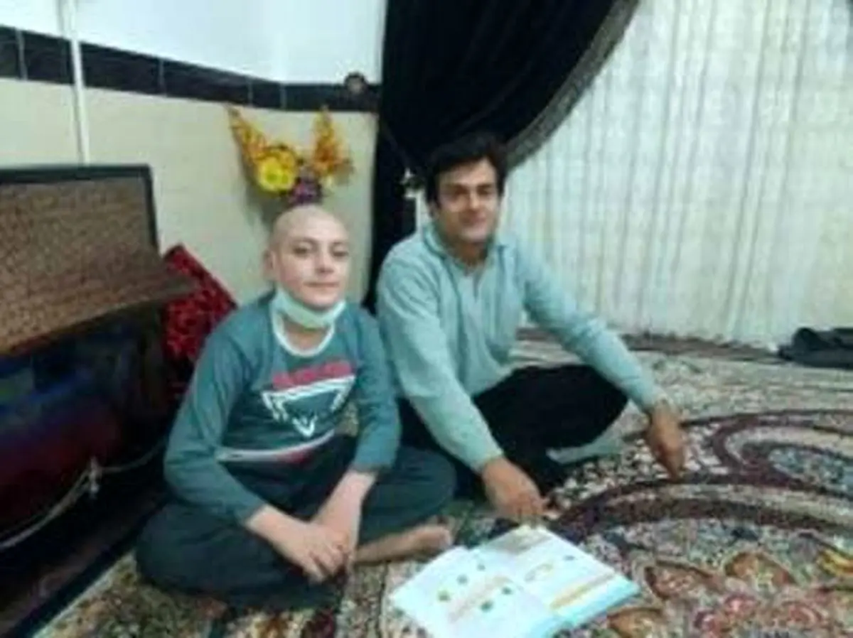 معلم فداکارآموزش دانش آموزبیماررابرعهده گرفت