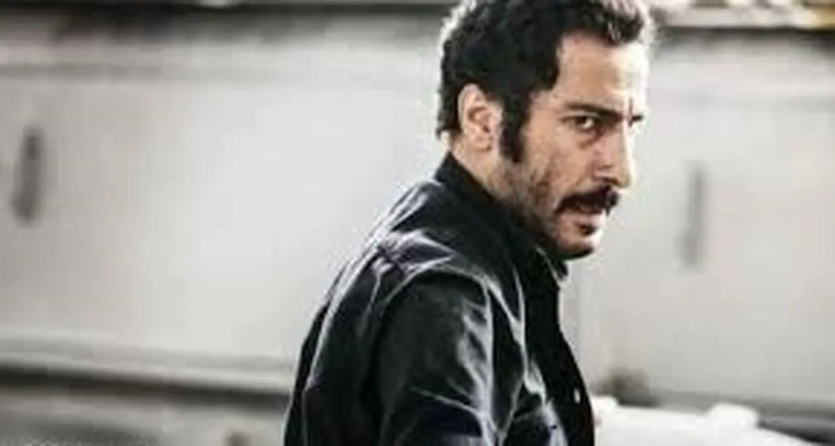تبریک متفاوت اکبر عبدى به نوید محمدزاده/عکس