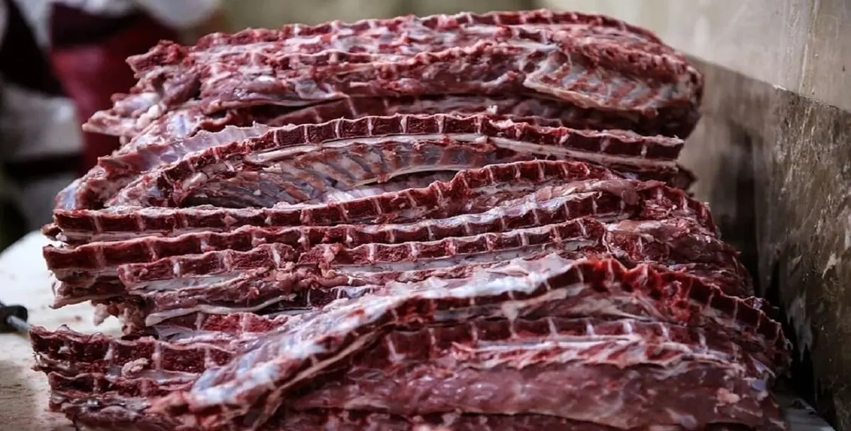توزیع روزانه ۷۵۰ تن گوشت گرم و منجمد در بازار
