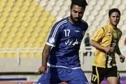 لباس مهاجم استقلال کشیده شد و احساس می‌کنم پنالتی بود