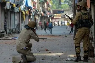 کشته شدن یک معلم در تیراندازی نیروهای هندی در کشمیر