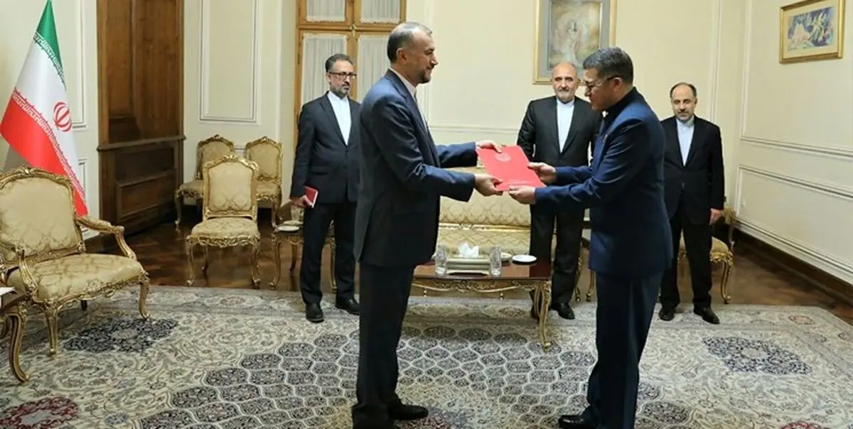 تقدیم رونوشت استوارنامه سفیر جدید ونزوئلا به امیرعبداللهیان