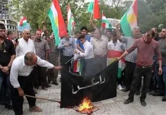 کردها پرچم داعش و ترکیه را به آتش کشیدند + عکس