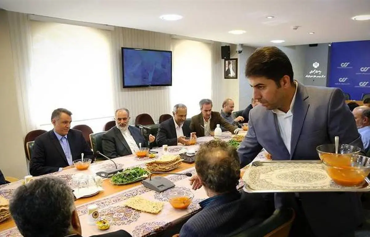 جلسه آبگوشتی معاونین رئیسجمهور!/تصاویر