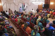دیدار دختران آزادشده از دست بوکوحرام با رئیس‌جمهور نیجریه