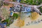 سیل در انگلیس همزمان با جشن‌های کریسمس+ عکس