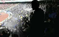 «گل‌زنی» تماشاگران روی سکو‌های ورزشگاه آزادی!