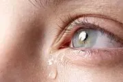 چگونه اشک خود را در زمان احساسی شدن، کنترل کنیم؟