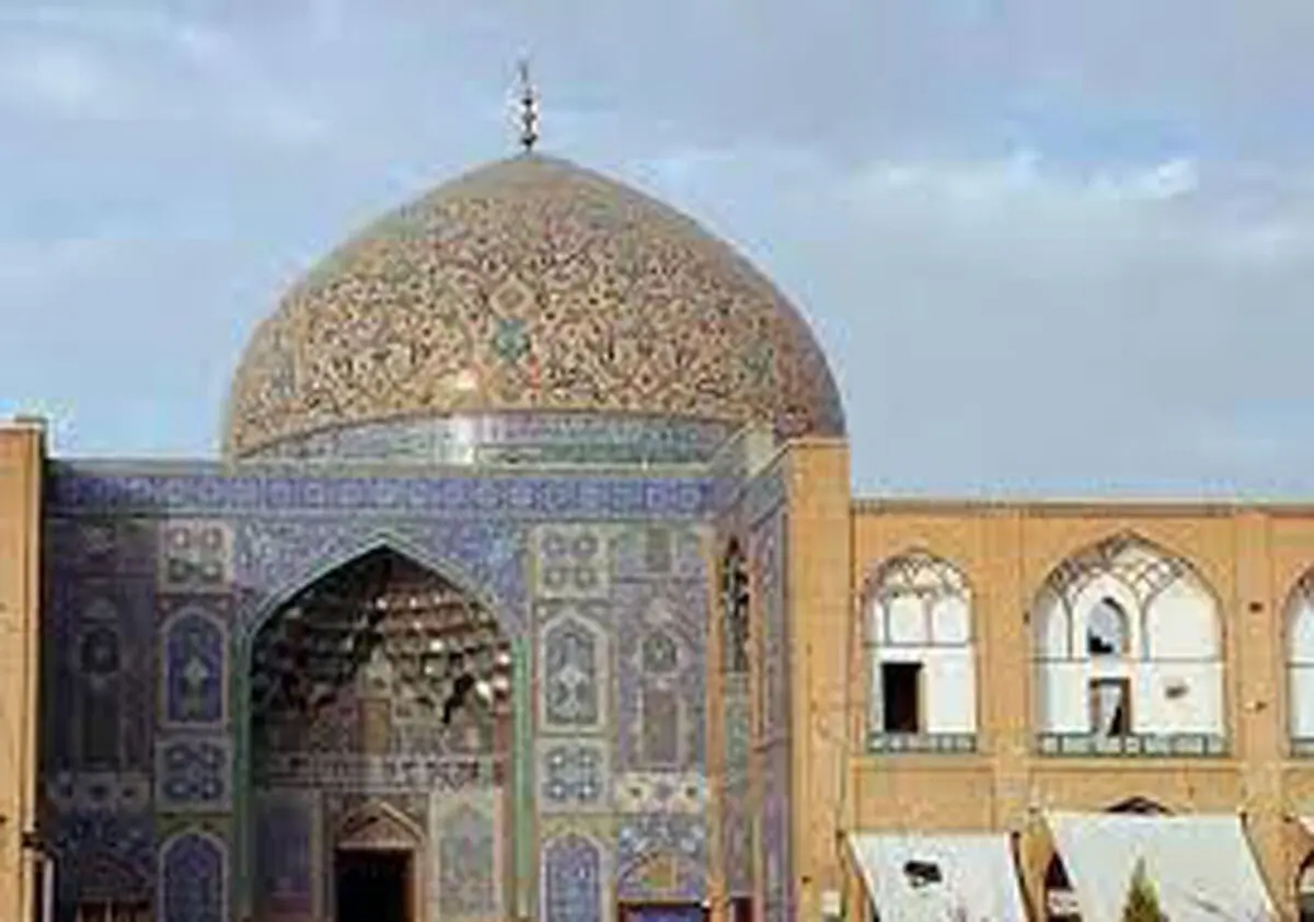 چرا مسجد شیخ لطف الله مناره ندارد؟
