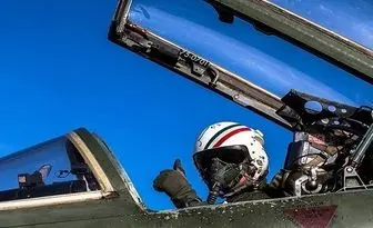 کدام خلبان شهید ارتش با جنگنده‌ای با یک بال پرواز کرد؟