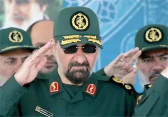 به خاطر تهدیداتی که به ایران شده دوباره لباس پاسداری پوشیدم