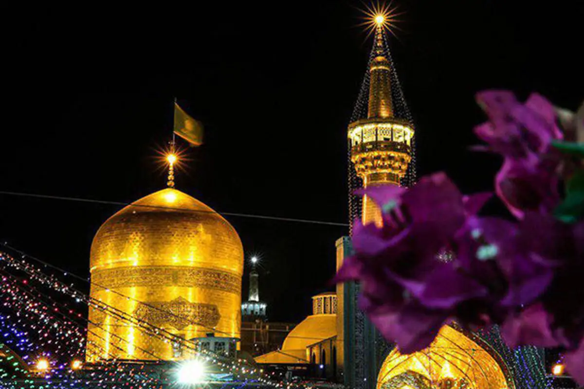 
گل آرایی ضریح مطهر امام رئوف در آستانه روز میلاد/عکس

