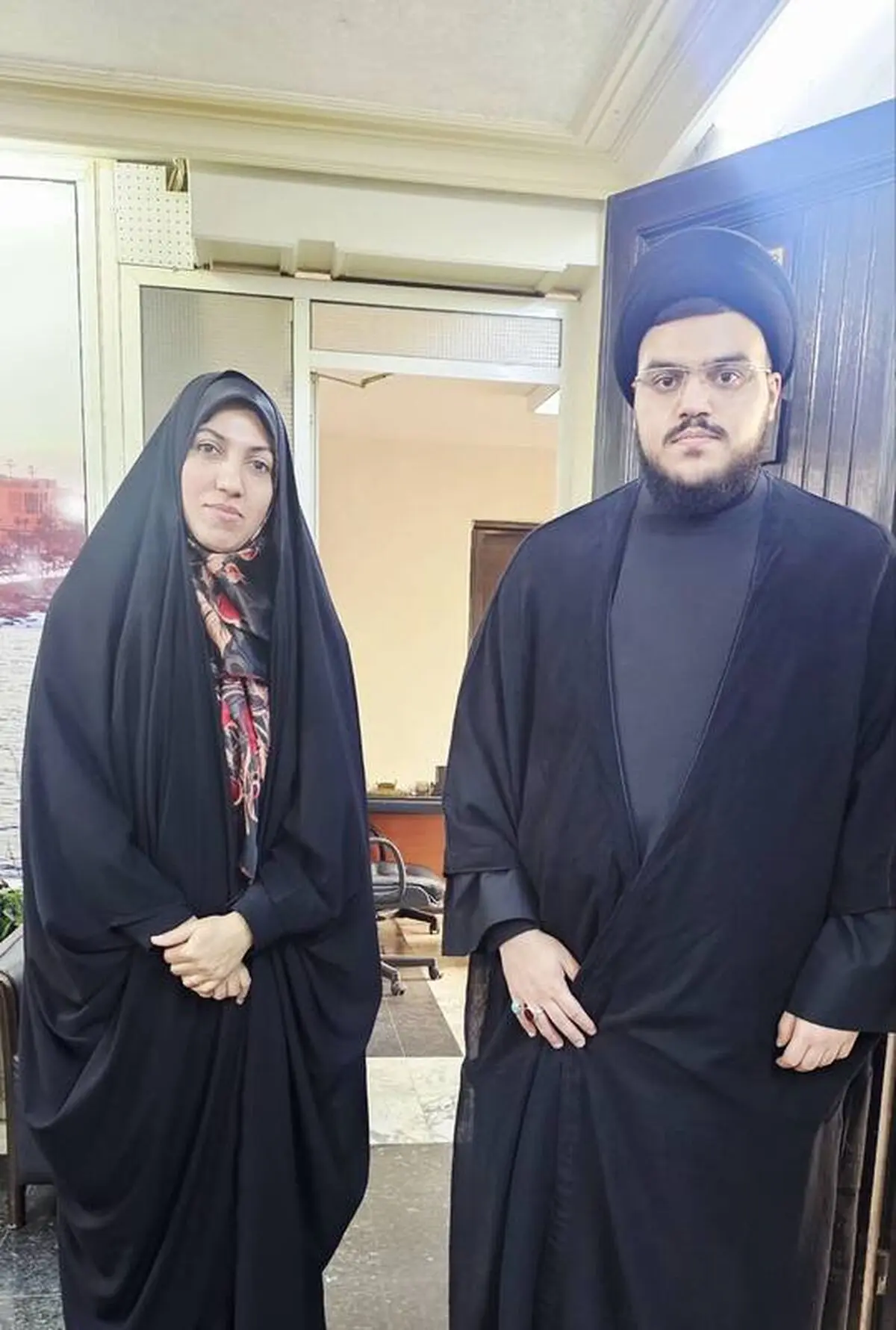 تصویر مجری صداوسیما در کنار فرزند شهید نصرالله