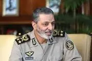 

فرمانده کل ارتش: جلاد گردنی را که خم شود قطع خواهد کرد


