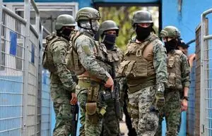 ۳۰ زندانبان گروگان گرفته شدند
