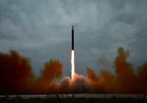
روزنامه ژاپنی: کره شمالی در ماه دسامبر آزمایش تجهیزات موشکی انجام داده است
