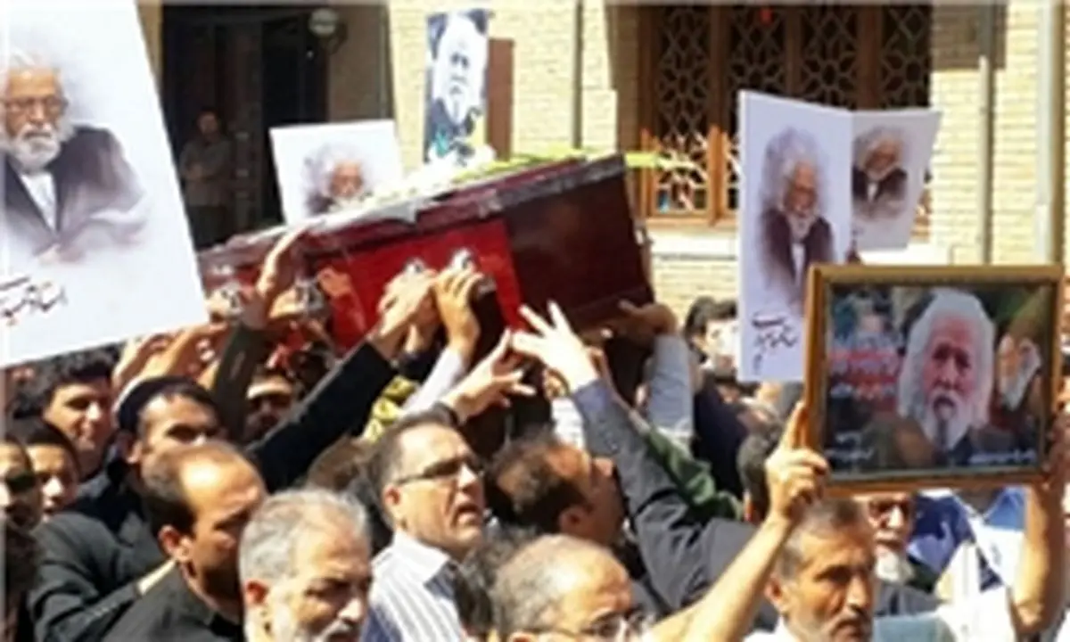 آغاز با شکوه تشییع پیکر استاد «حمید سبزواری» از حوزه هنری