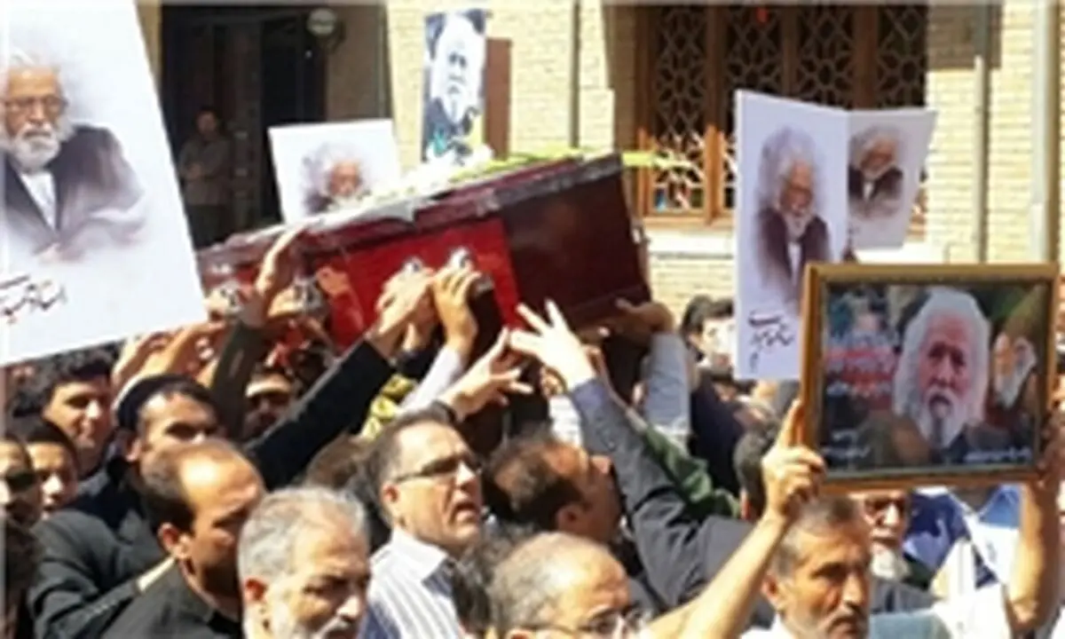 آغاز با شکوه تشییع پیکر استاد «حمید سبزواری» از حوزه هنری