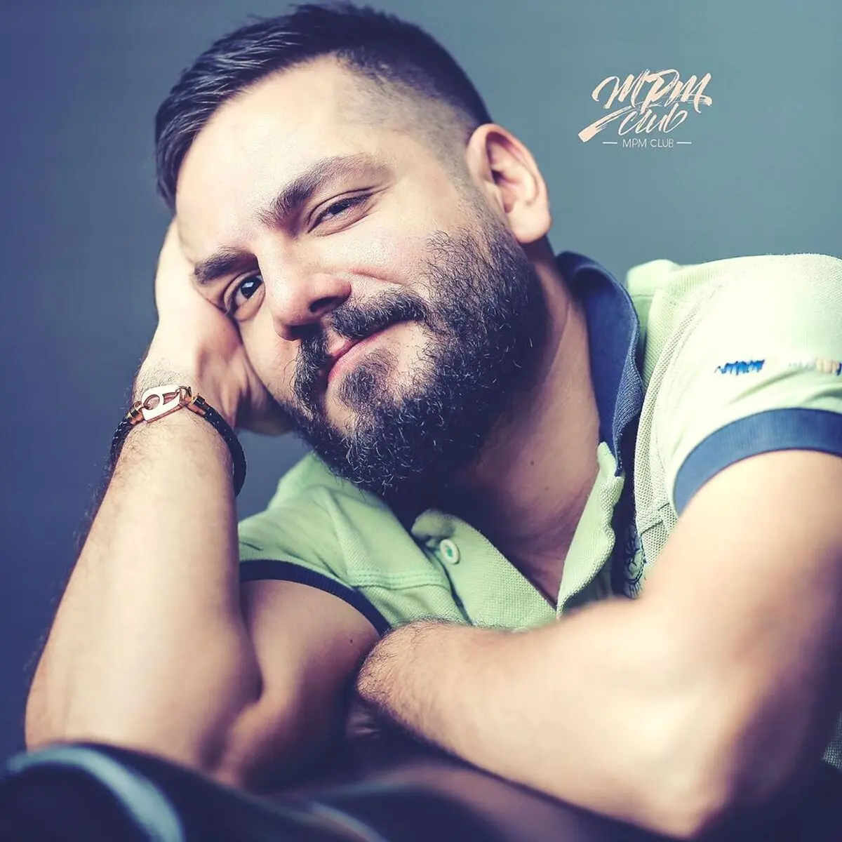 سلفی عباس غزالی با آسمان + عکس