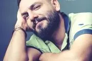 نگاهِ رو به آسمان عباس غزالی/ عکس