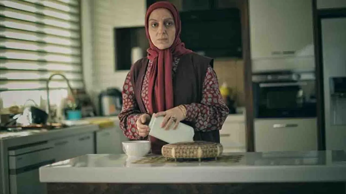 انتقاد بازیگر سریال «افرا» از بی احترامی به پدر و مادر در برخی سریال‌ها
