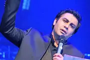 دیدار خواننده معروف با طرفدارانش در حیاط هنر