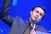 دیدار خواننده معروف با طرفدارانش در حیاط هنر