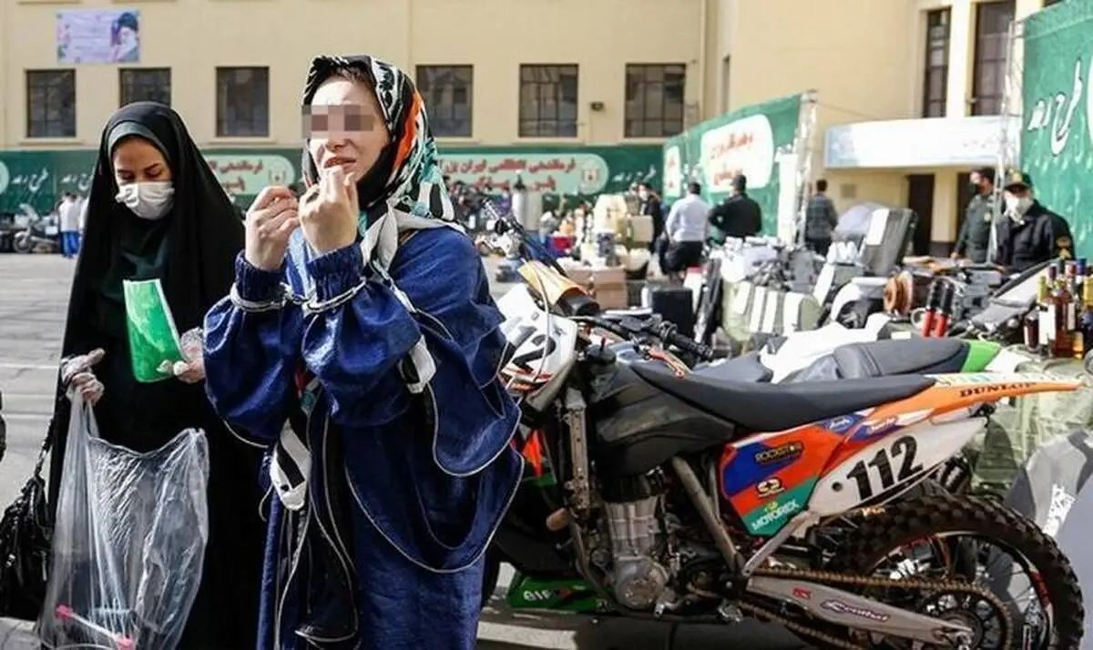 دستگیری سارا تریاکی روی موتور!