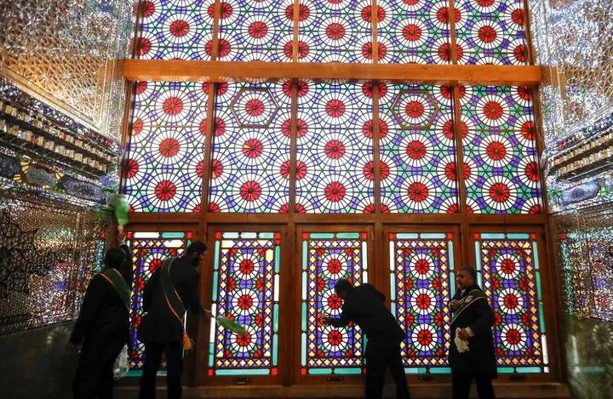 تصاویری ناب از غبارروبی حرم مطهر شاهچراغ(ع)