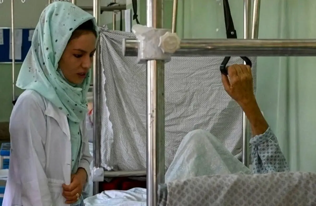 حضور غیرپرستاران و پرستاران افغانی در بیمارستانها!