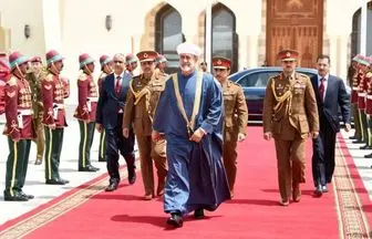  سلطان عمان با عمامه سفید در تهران| علت عمامه سفید چیست؟