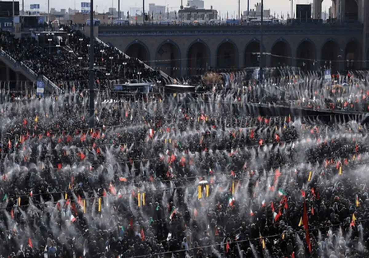 گزارش رسانه انگلیسی از مراسم تشییع رهبر ایران