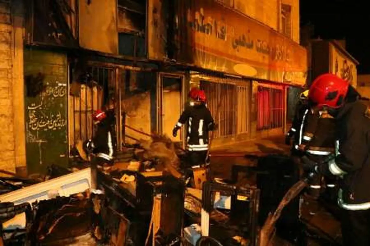 انبار لوازم منزل در مشهد طعمه حریق شد