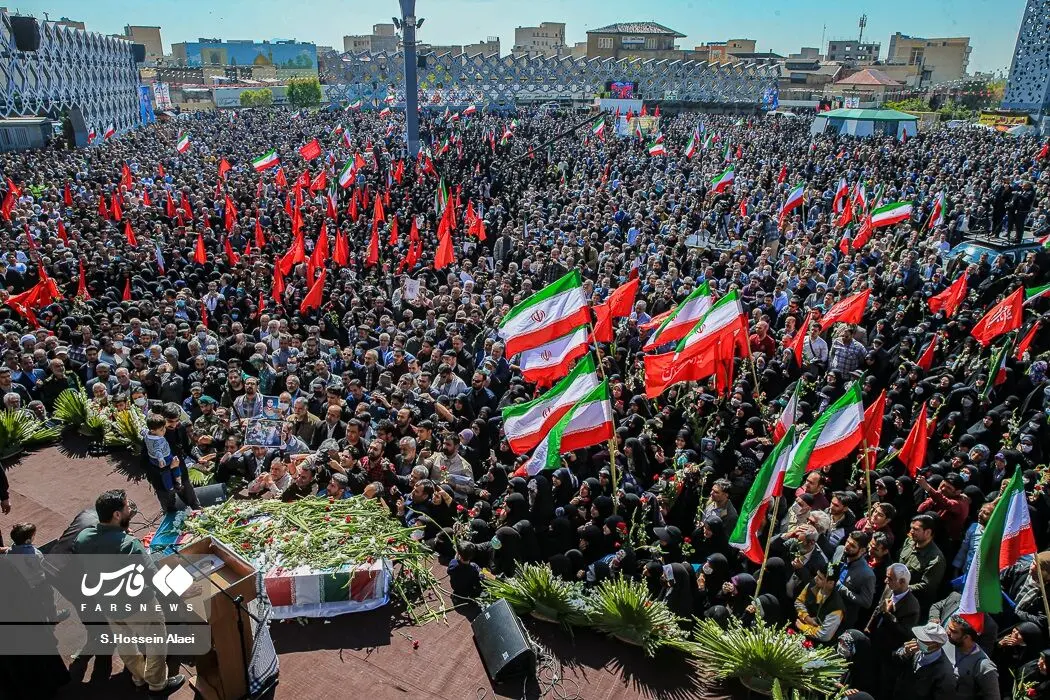 تشییع پیکر شهیدان حیدری و مهقانی/گزارش تصویری